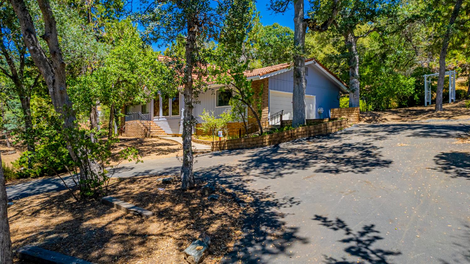 42395 Maples Ln, Oakhurst, CA 93644