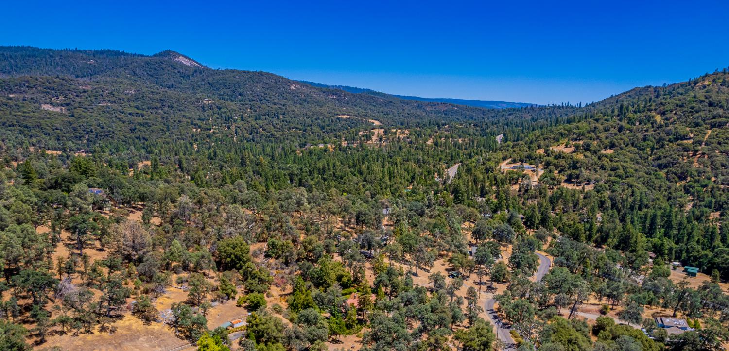 42395 Maples Ln, Oakhurst, CA 93644