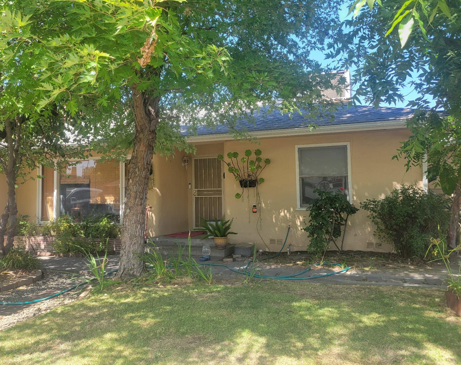 514 Fairview Ave, Madera, CA 93637