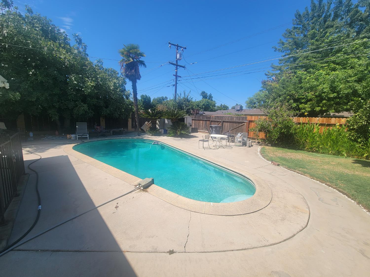 514 Fairview Ave, Madera, CA 93637