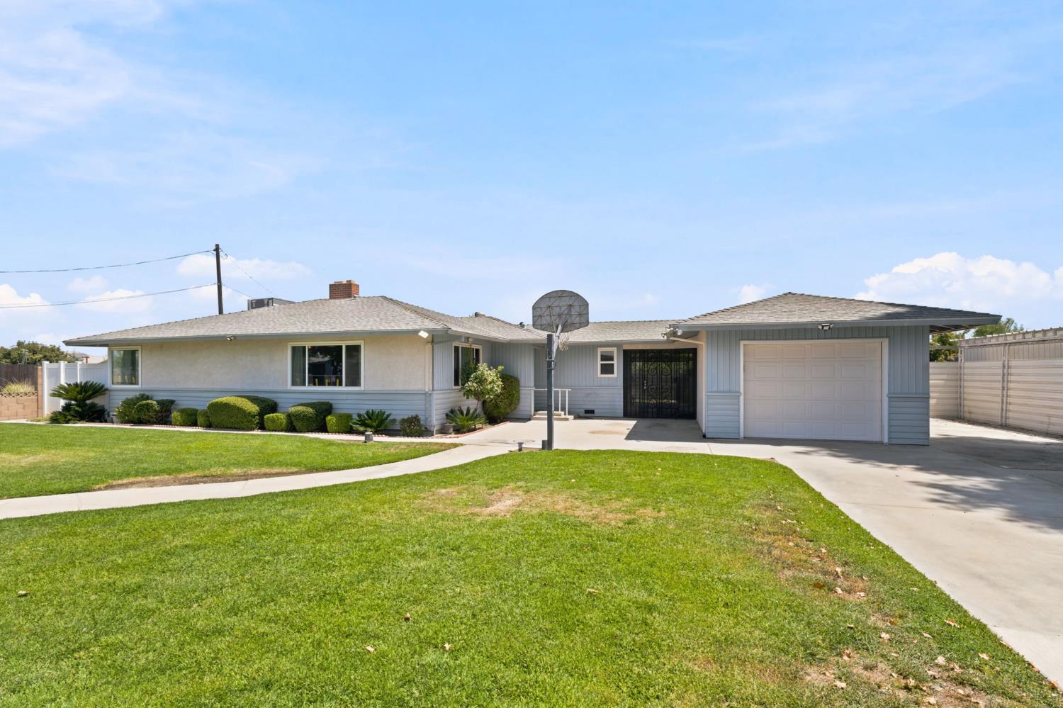 121 N Armstrong Ave, Fowler, CA 93625