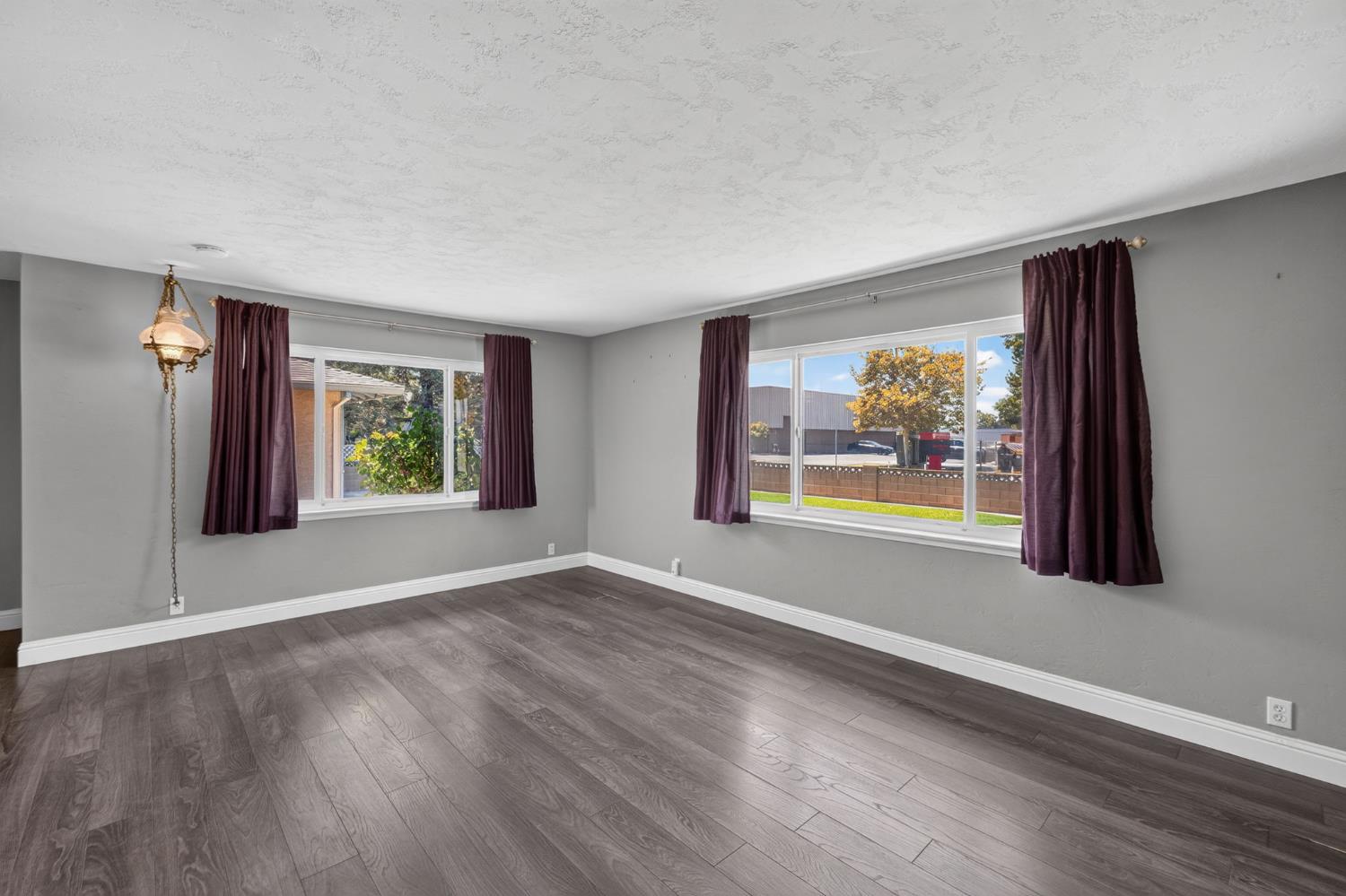 121 N Armstrong Ave, Fowler, CA 93625