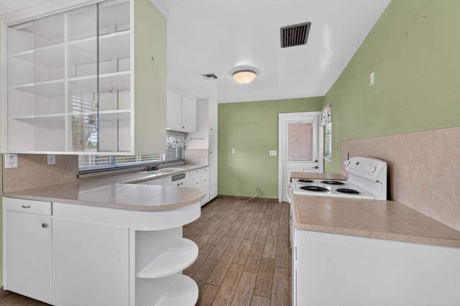 121 N Armstrong Ave, Fowler, CA 93625