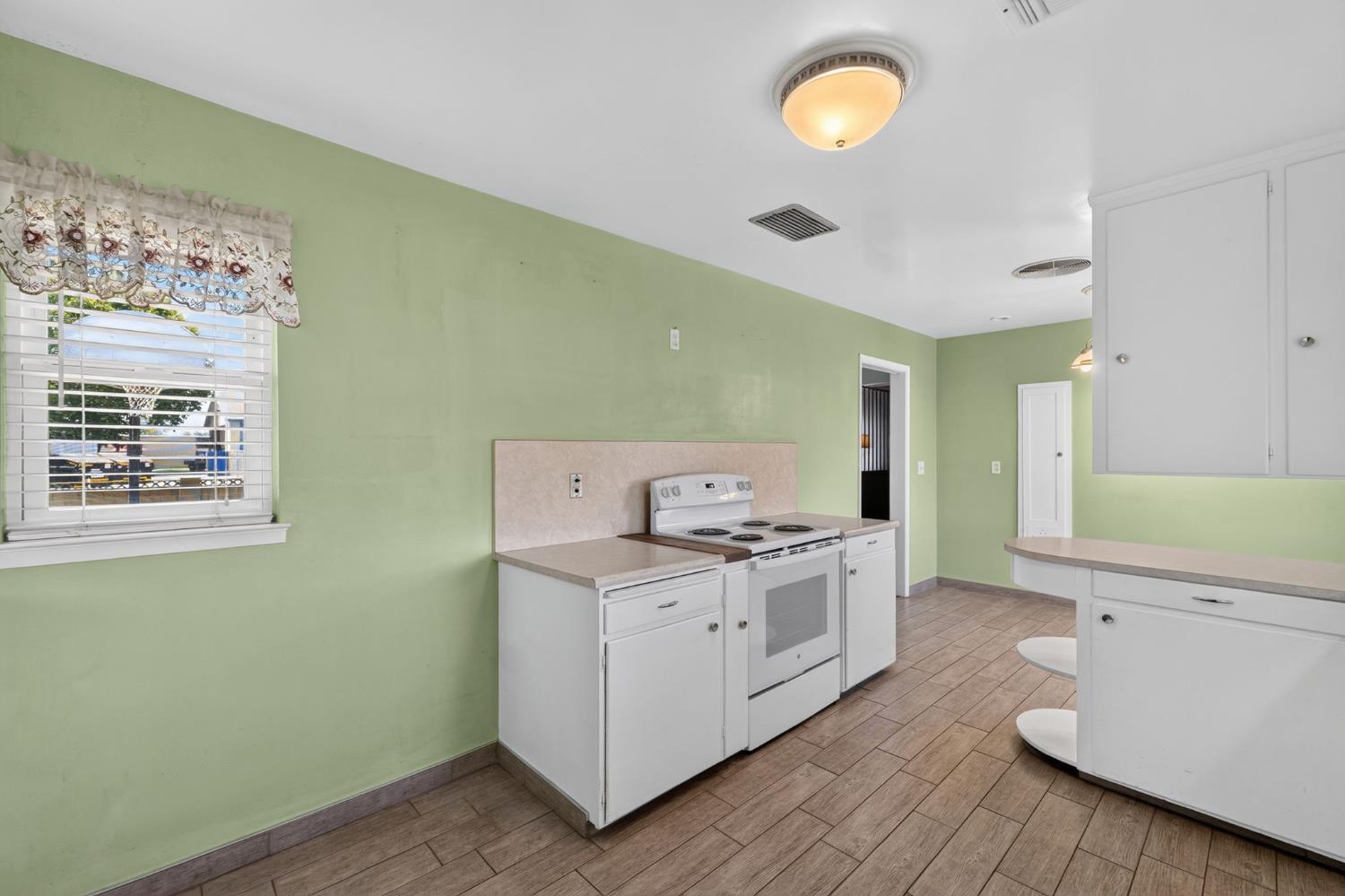 121 N Armstrong Ave, Fowler, CA 93625