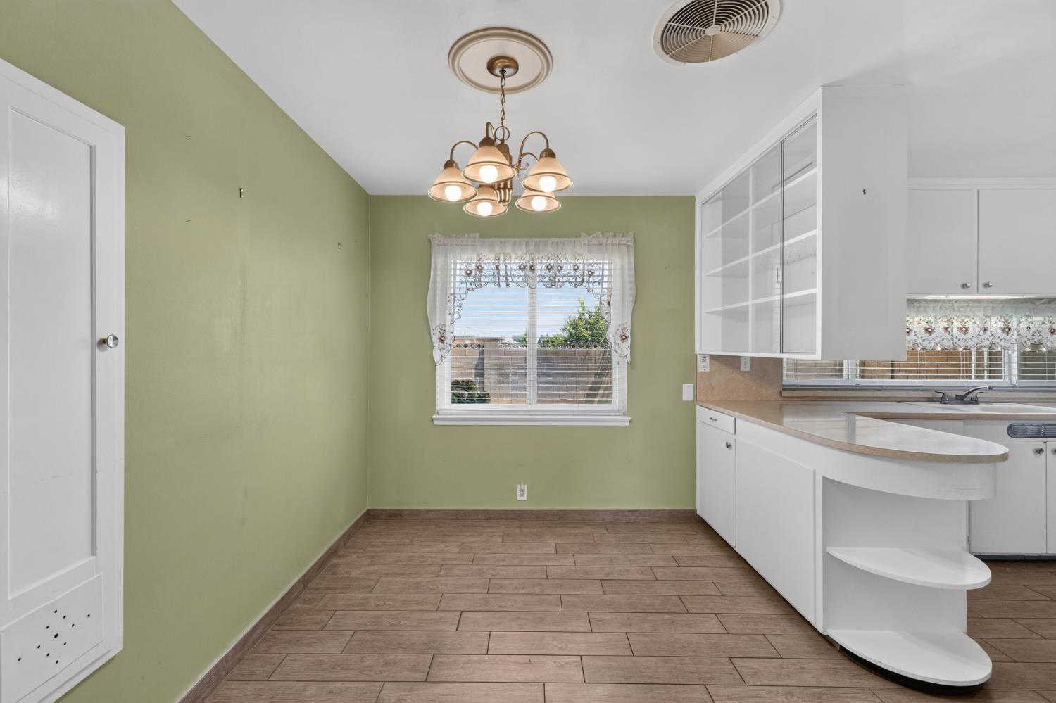 121 N Armstrong Ave, Fowler, CA 93625