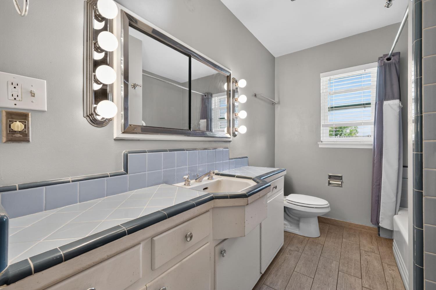 121 N Armstrong Ave, Fowler, CA 93625