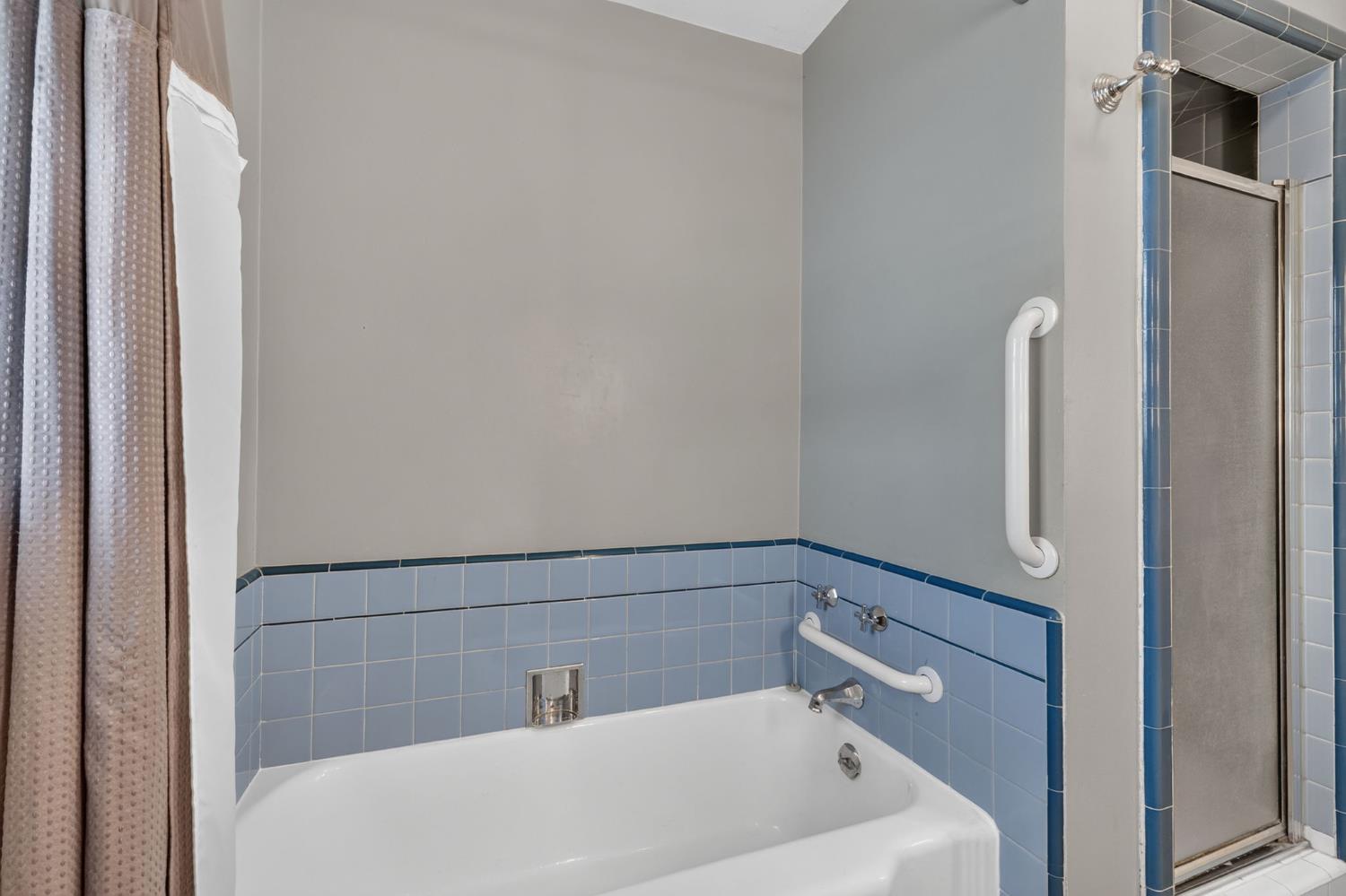 121 N Armstrong Ave, Fowler, CA 93625