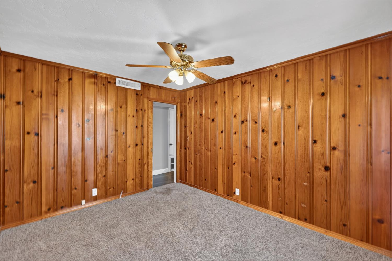 121 N Armstrong Ave, Fowler, CA 93625