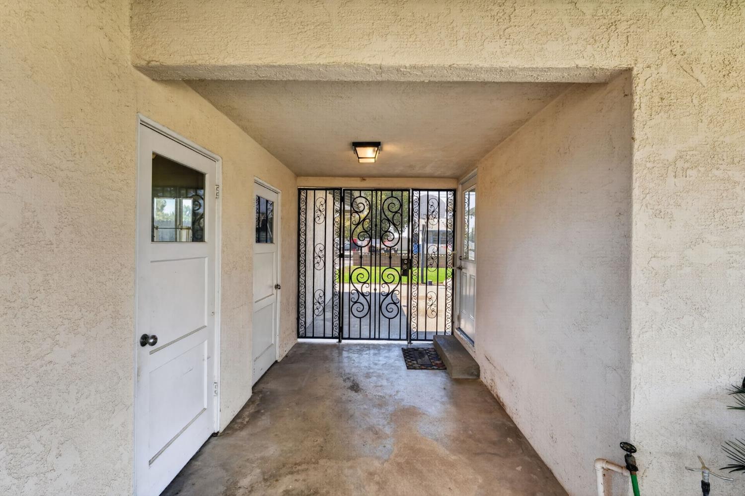 121 N Armstrong Ave, Fowler, CA 93625