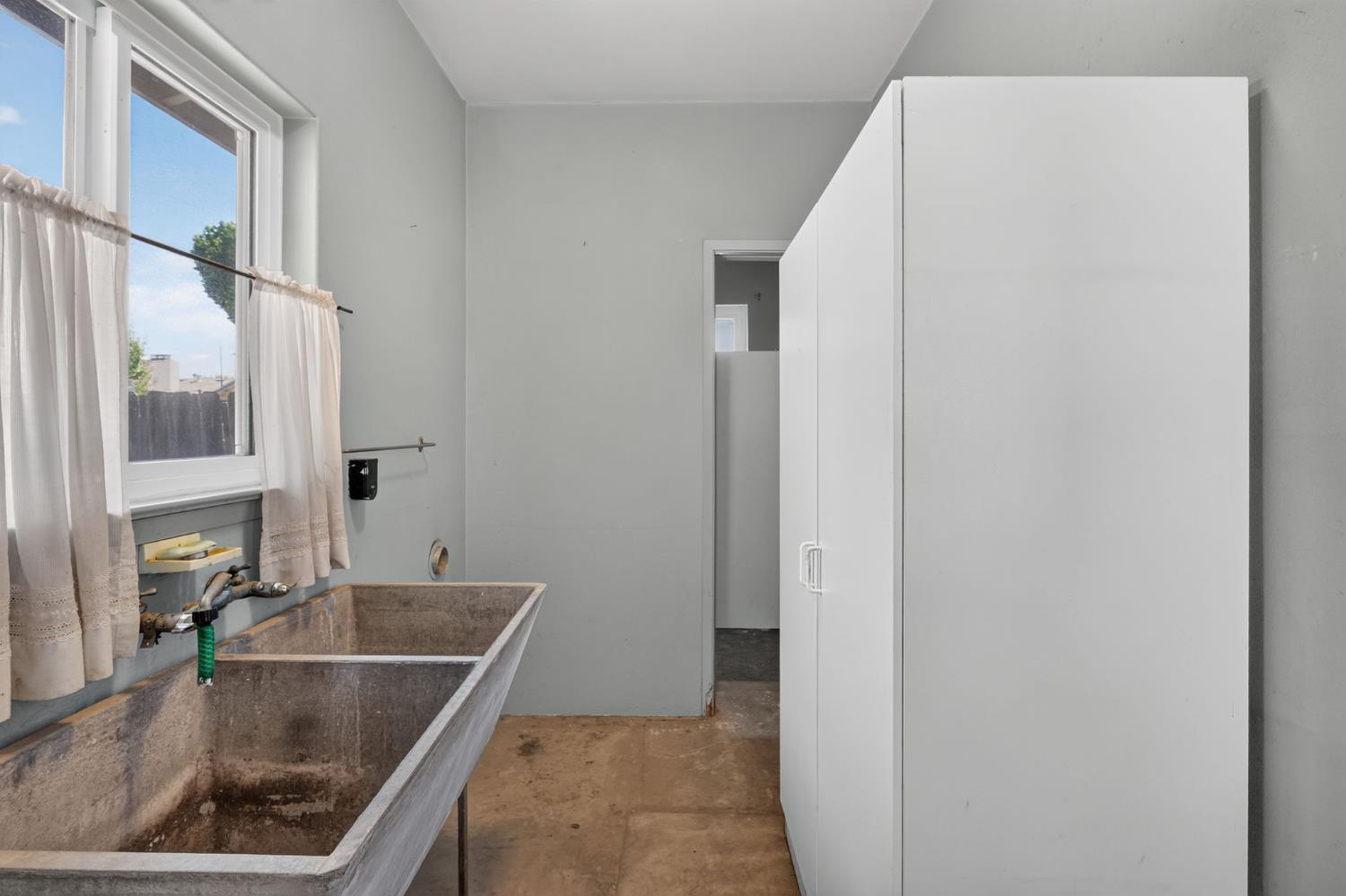121 N Armstrong Ave, Fowler, CA 93625