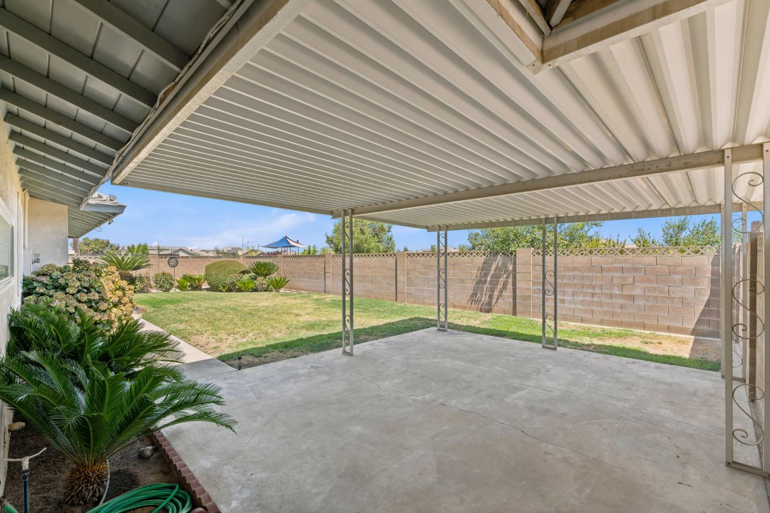 121 N Armstrong Ave, Fowler, CA 93625