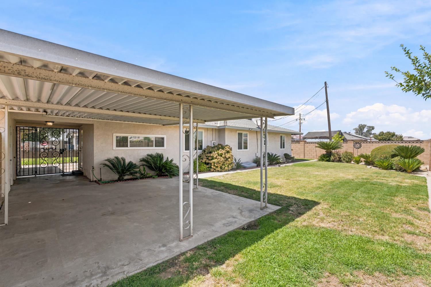 121 N Armstrong Ave, Fowler, CA 93625