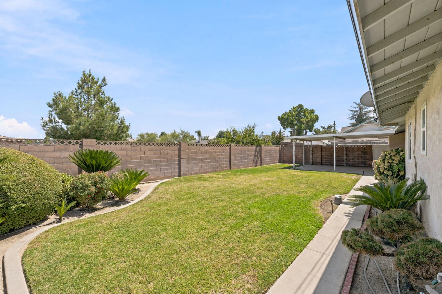 121 N Armstrong Ave, Fowler, CA 93625
