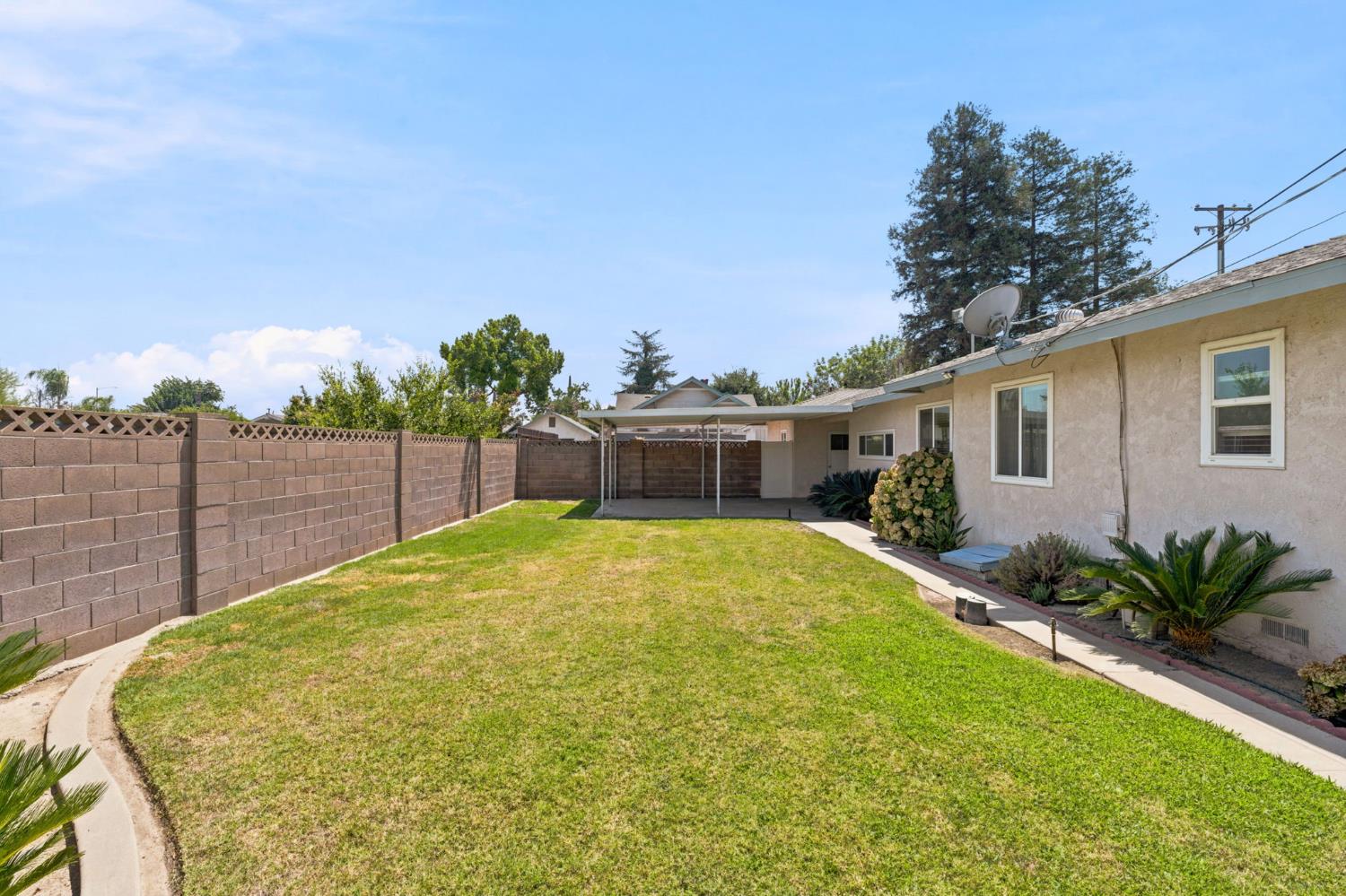 121 N Armstrong Ave, Fowler, CA 93625