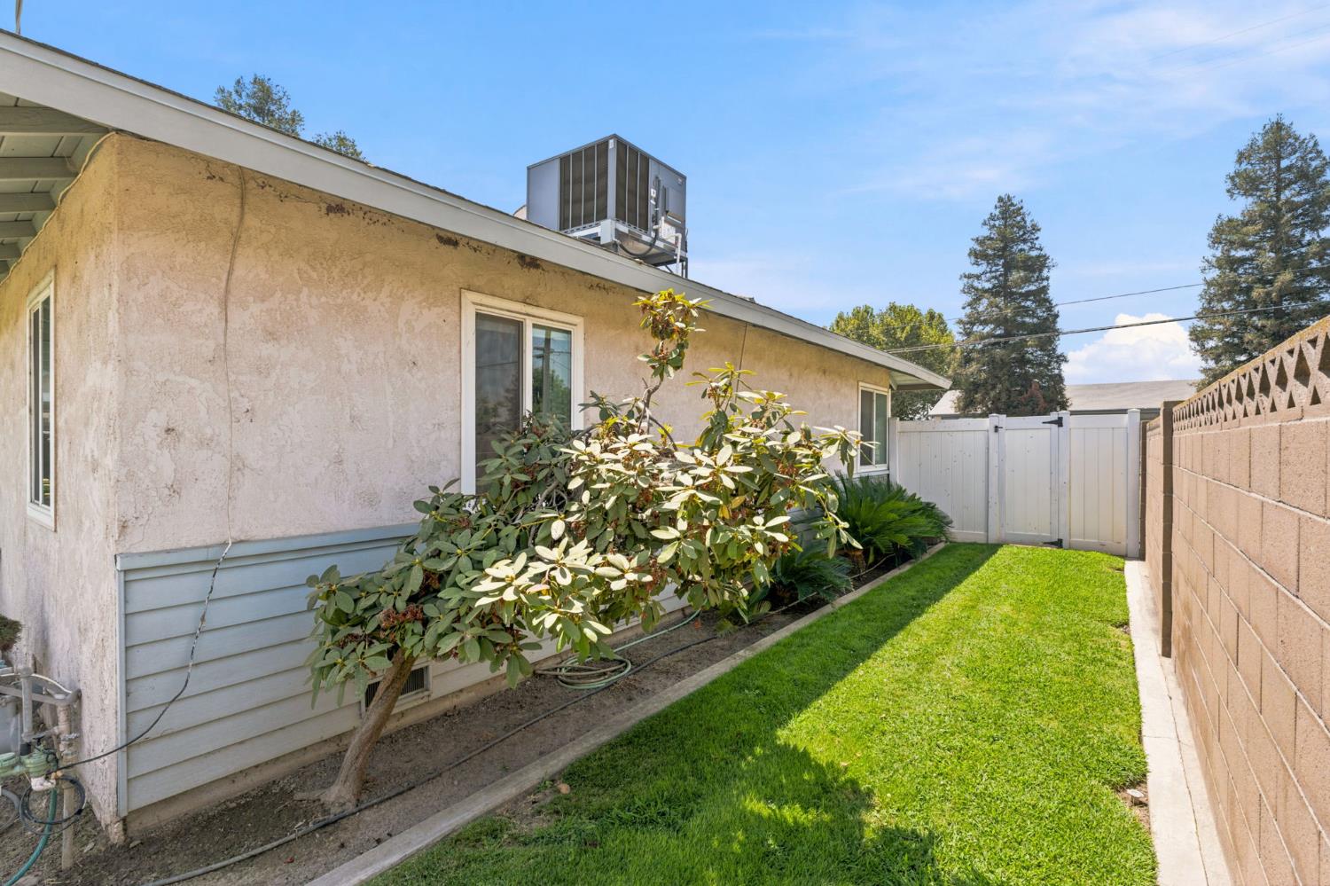 121 N Armstrong Ave, Fowler, CA 93625