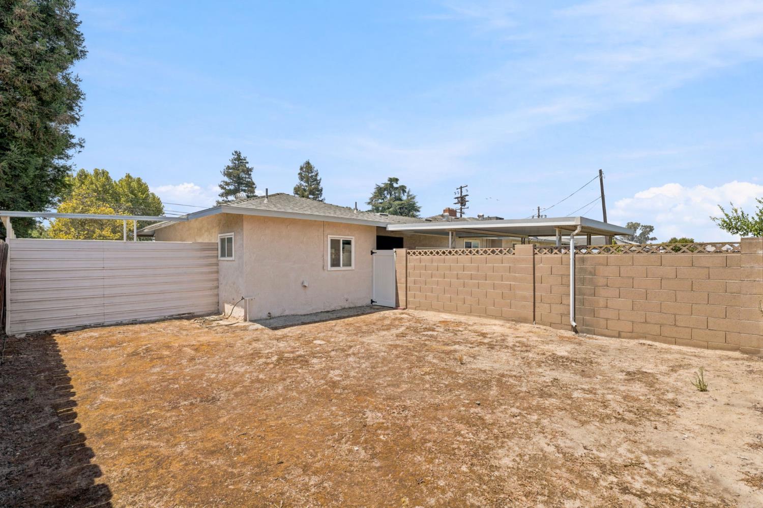 121 N Armstrong Ave, Fowler, CA 93625