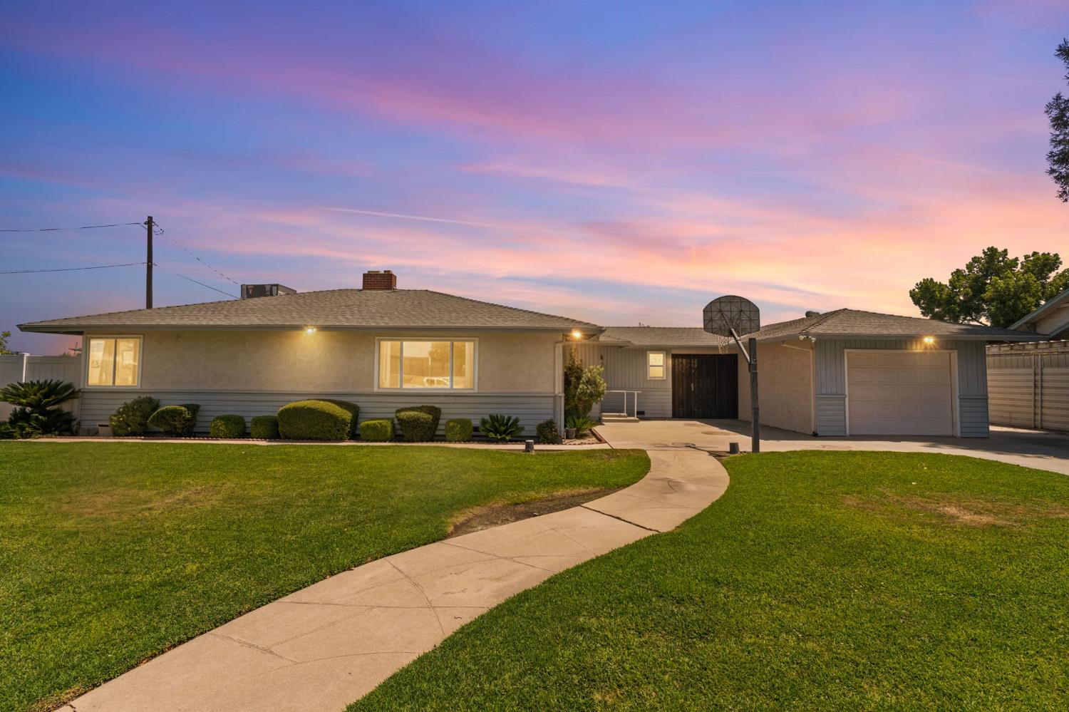 121 N Armstrong Ave, Fowler, CA 93625