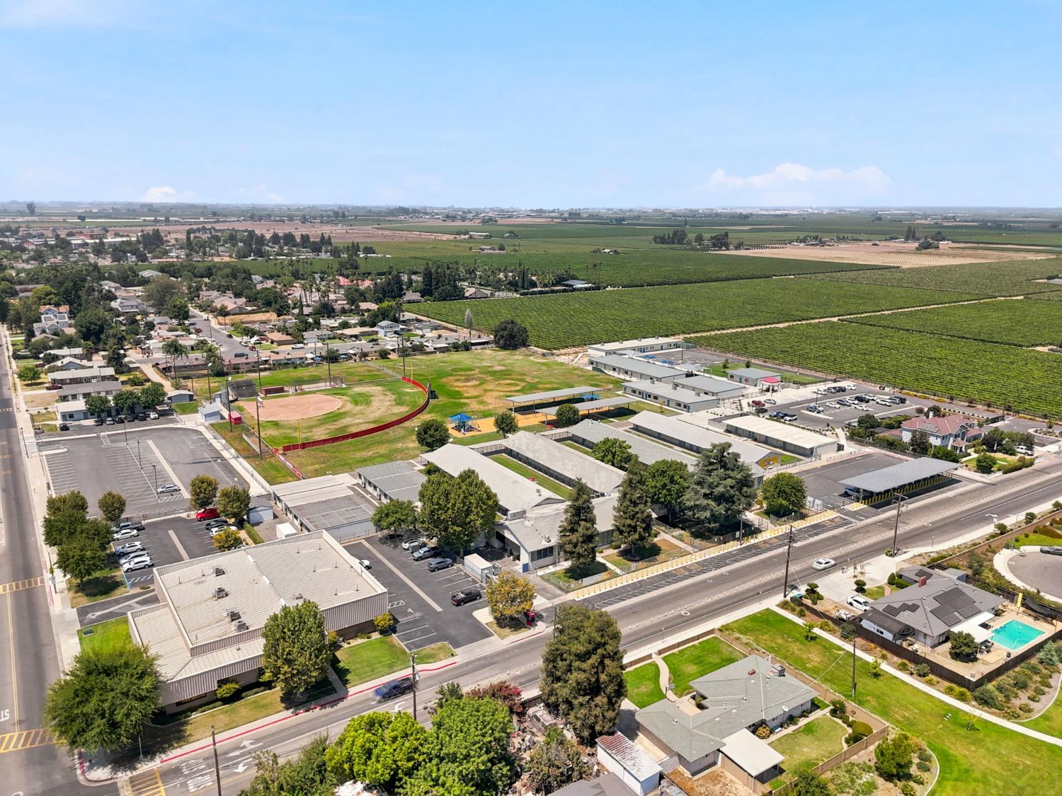 121 N Armstrong Ave, Fowler, CA 93625