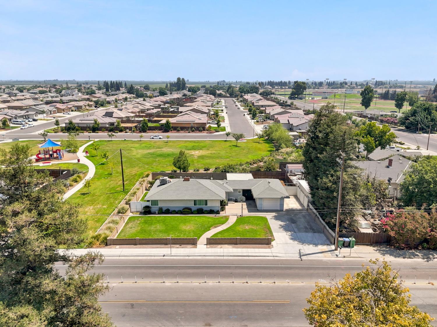 121 N Armstrong Ave, Fowler, CA 93625