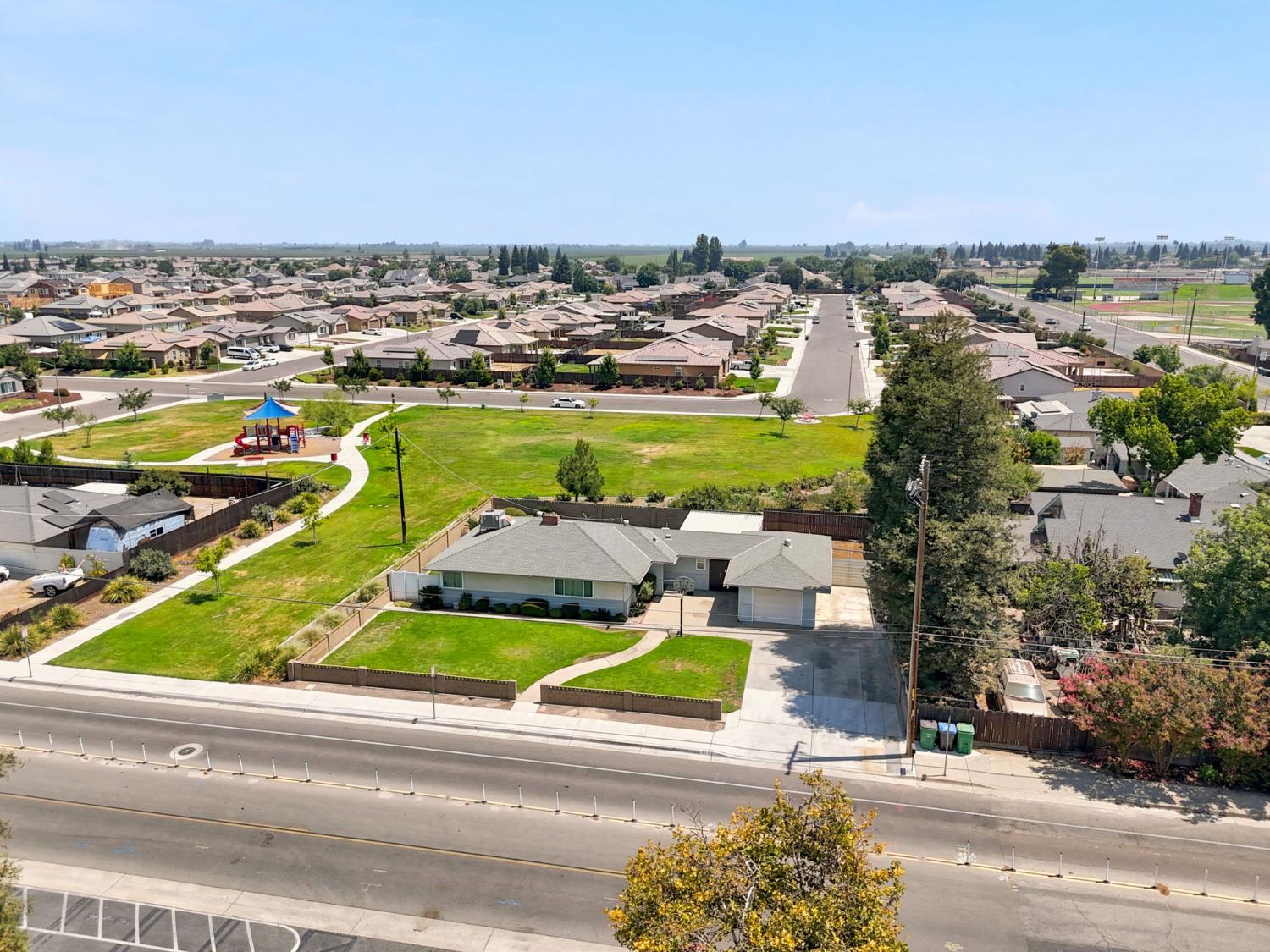 121 N Armstrong Ave, Fowler, CA 93625