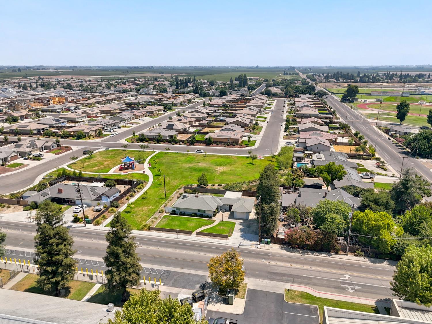 121 N Armstrong Ave, Fowler, CA 93625