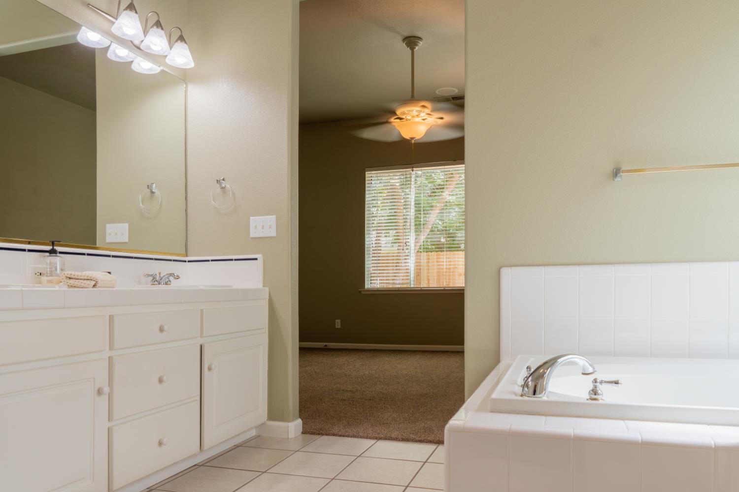 2629 E Sage Way, Fresno, CA 93720