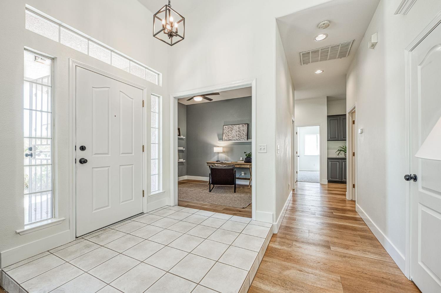 862 McArthur, Clovis, CA 93611