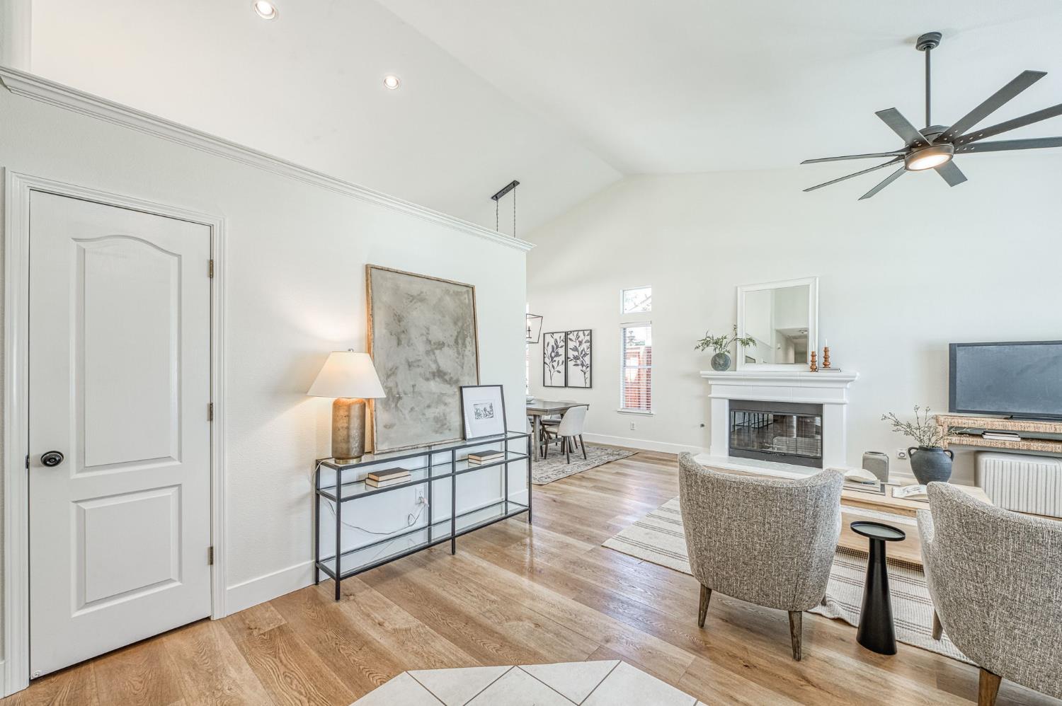 862 McArthur, Clovis, CA 93611