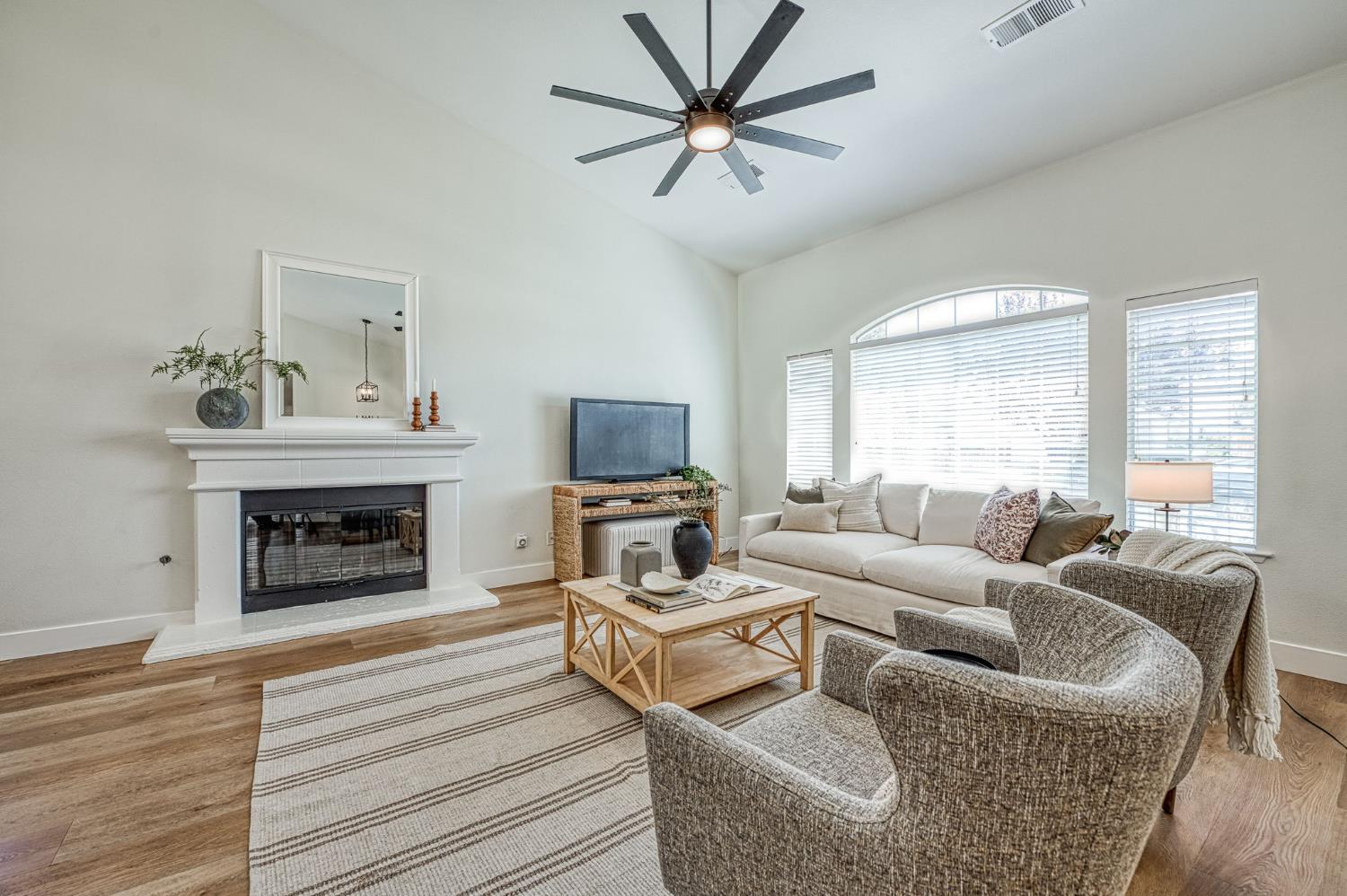 862 McArthur, Clovis, CA 93611