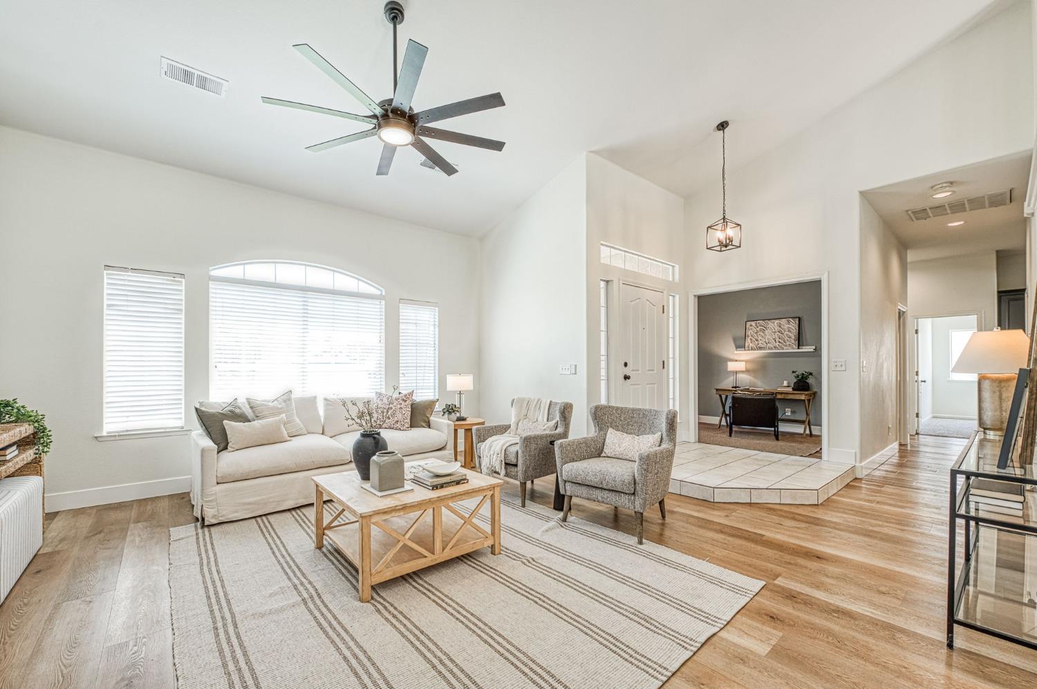 862 McArthur, Clovis, CA 93611