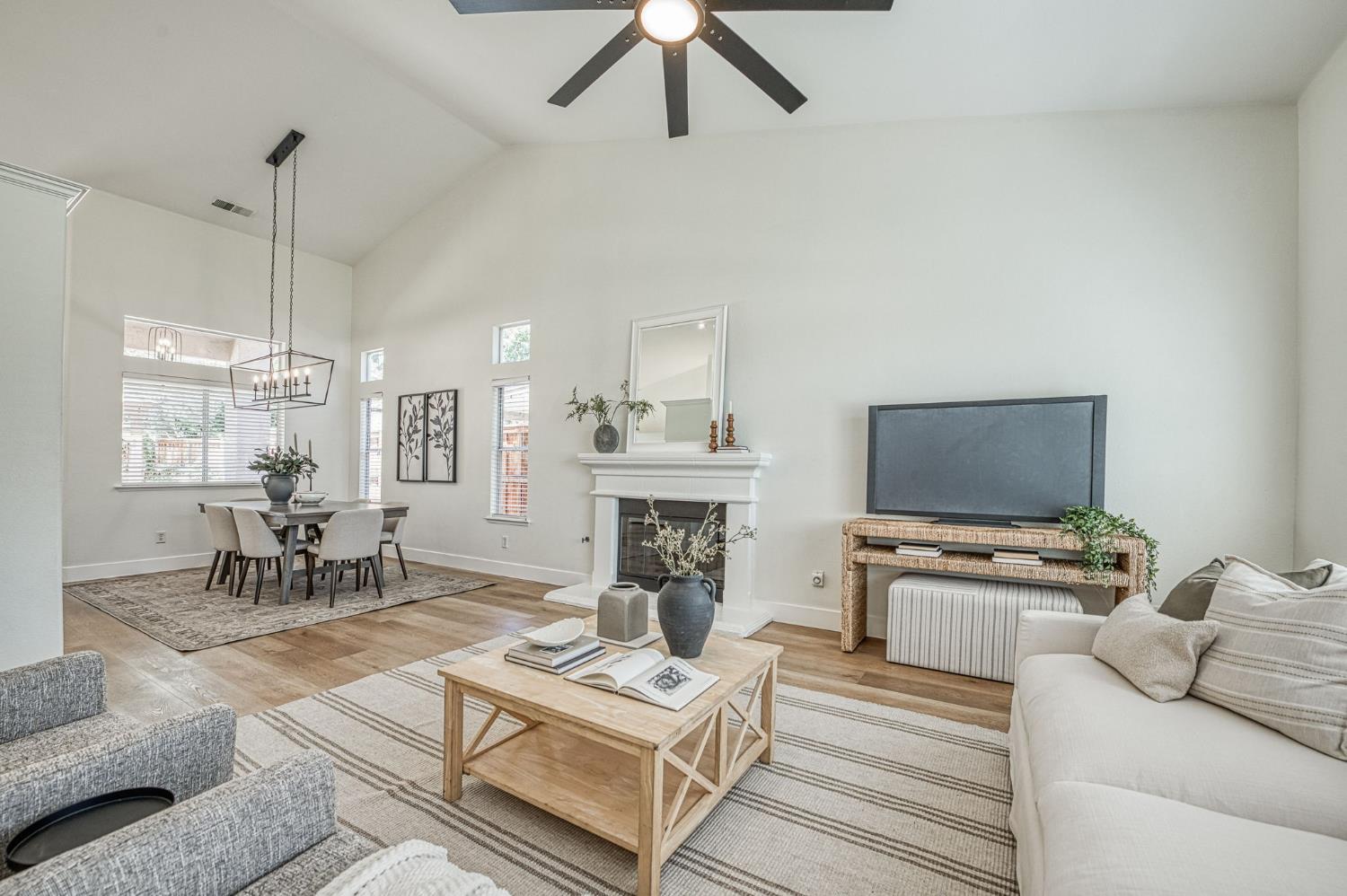 862 McArthur, Clovis, CA 93611