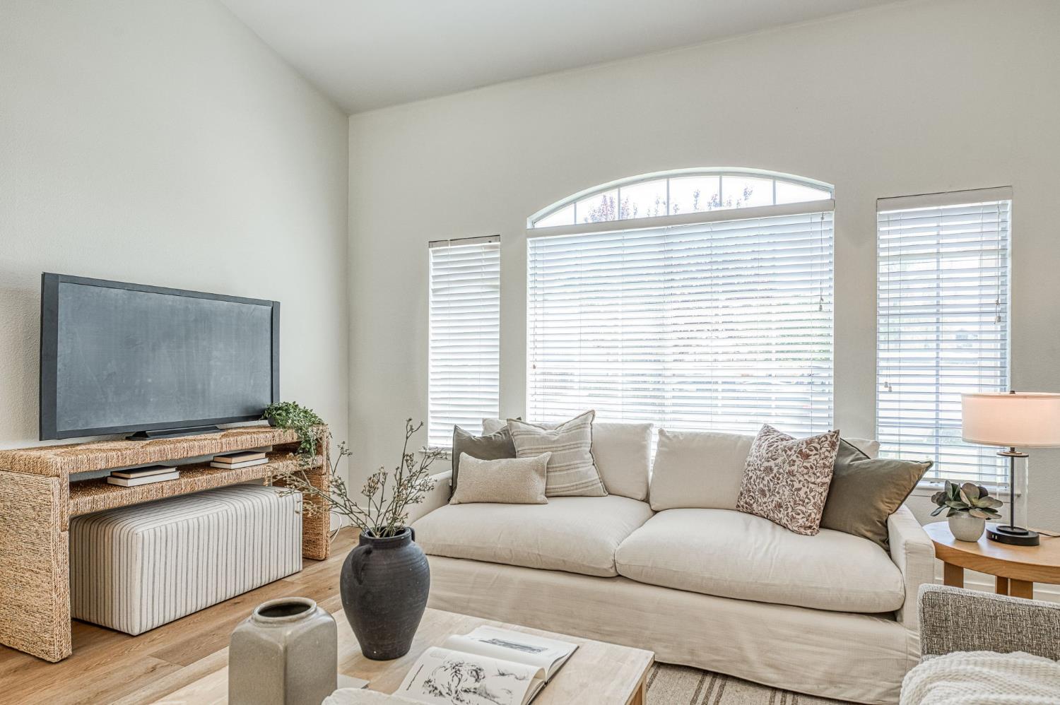 862 McArthur, Clovis, CA 93611