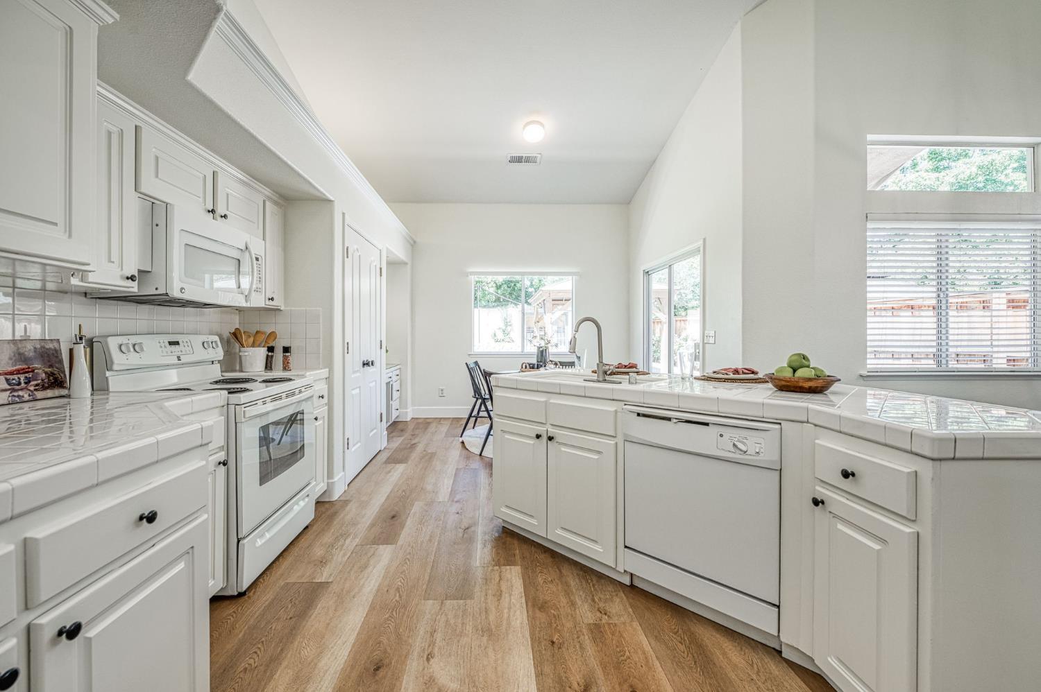 862 McArthur, Clovis, CA 93611