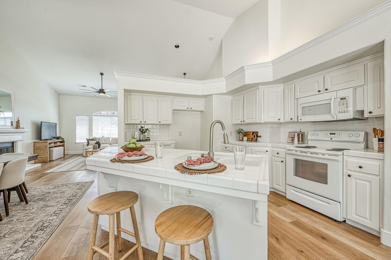 862 McArthur, Clovis, CA 93611