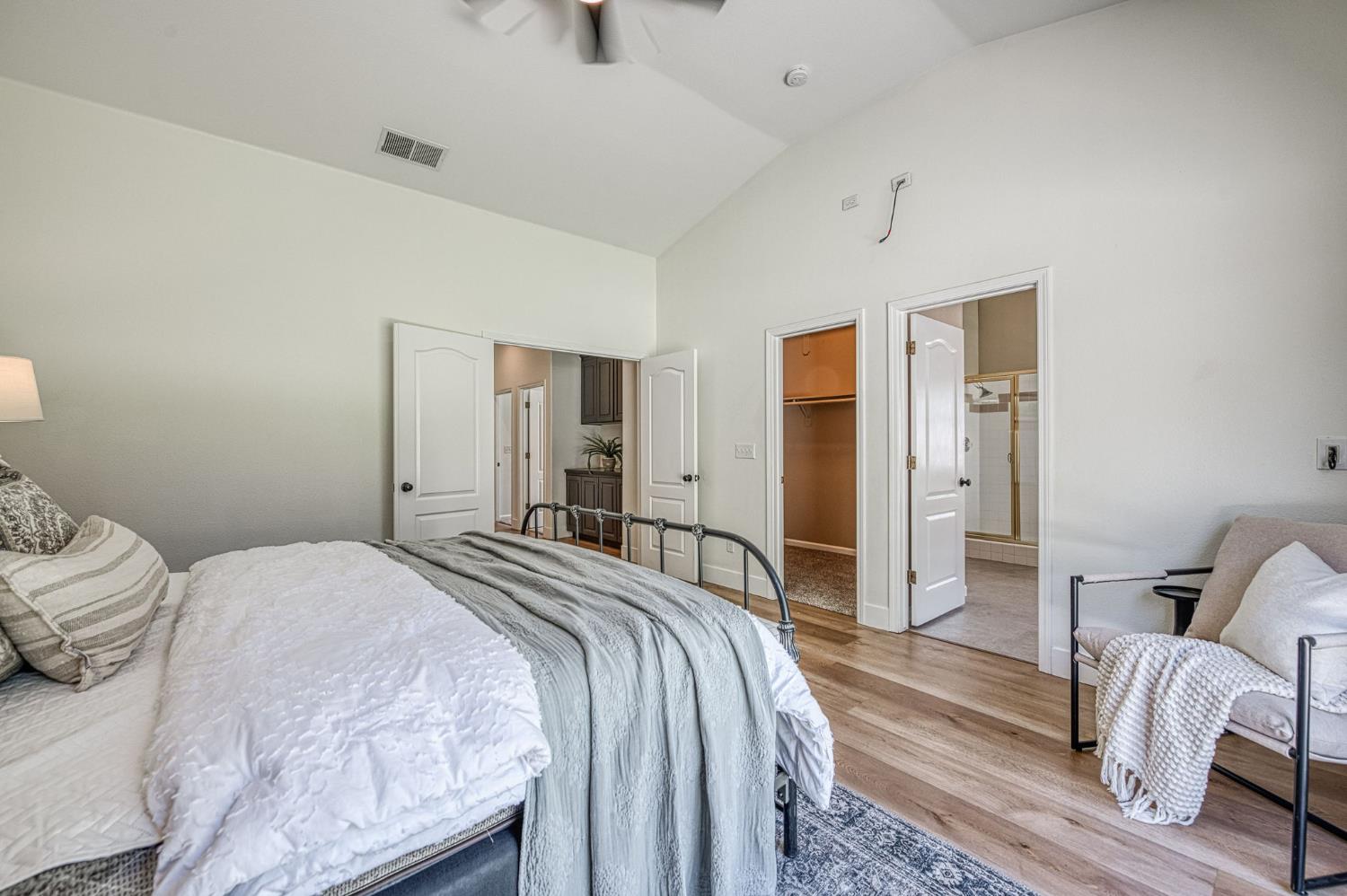 862 McArthur, Clovis, CA 93611