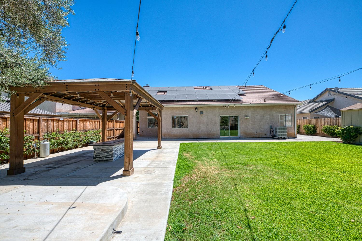 862 McArthur, Clovis, CA 93611