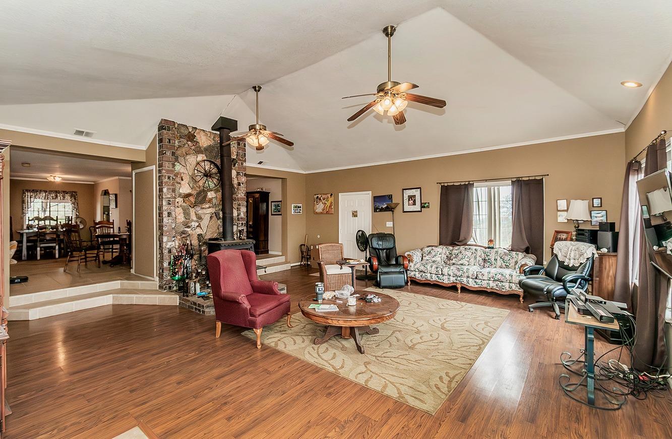 40696 Oakwood Rd, Madera, CA 93636