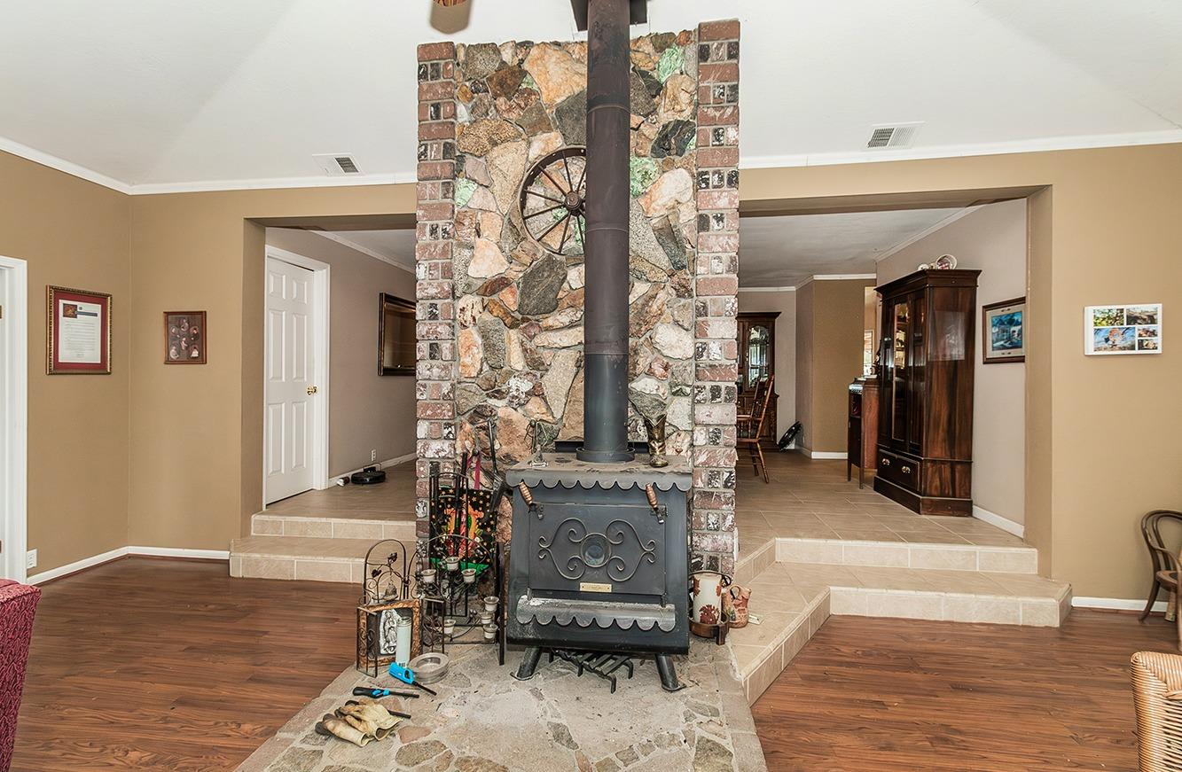 40696 Oakwood Rd, Madera, CA 93636