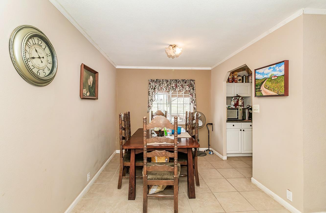 40696 Oakwood Rd, Madera, CA 93636