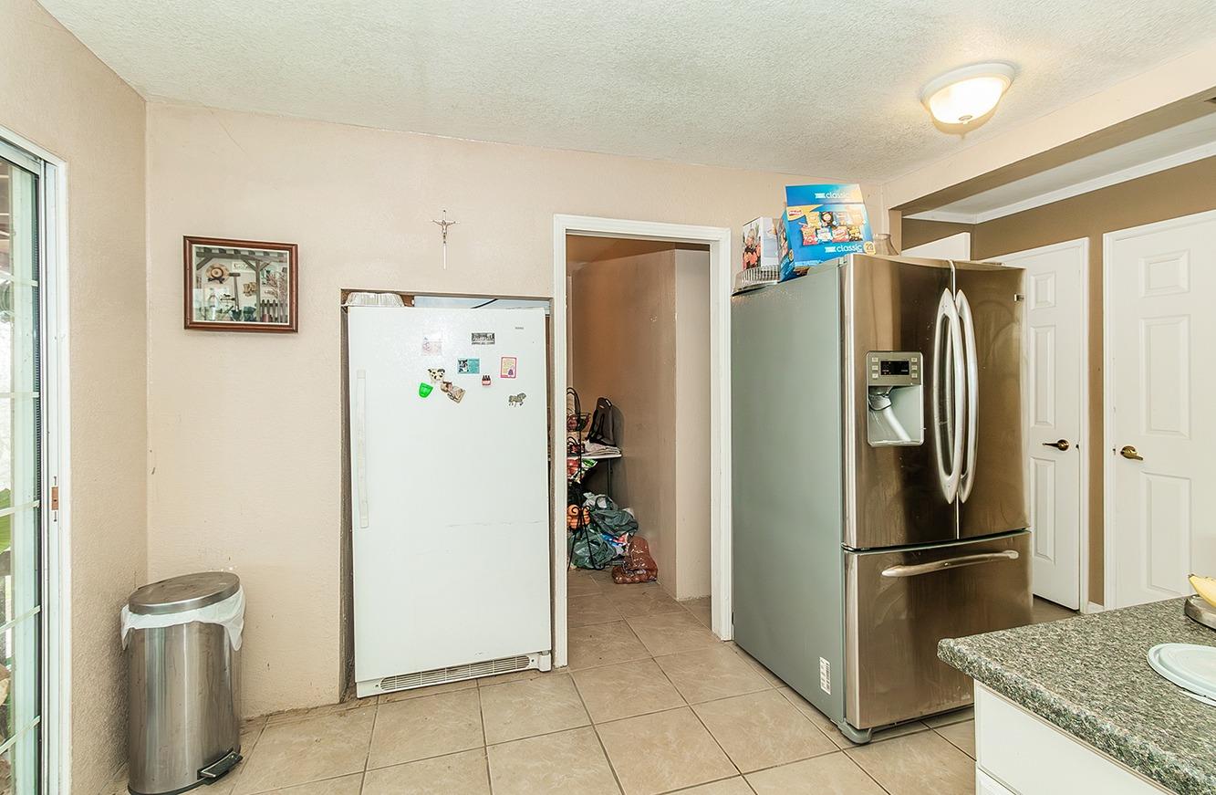 40696 Oakwood Rd, Madera, CA 93636