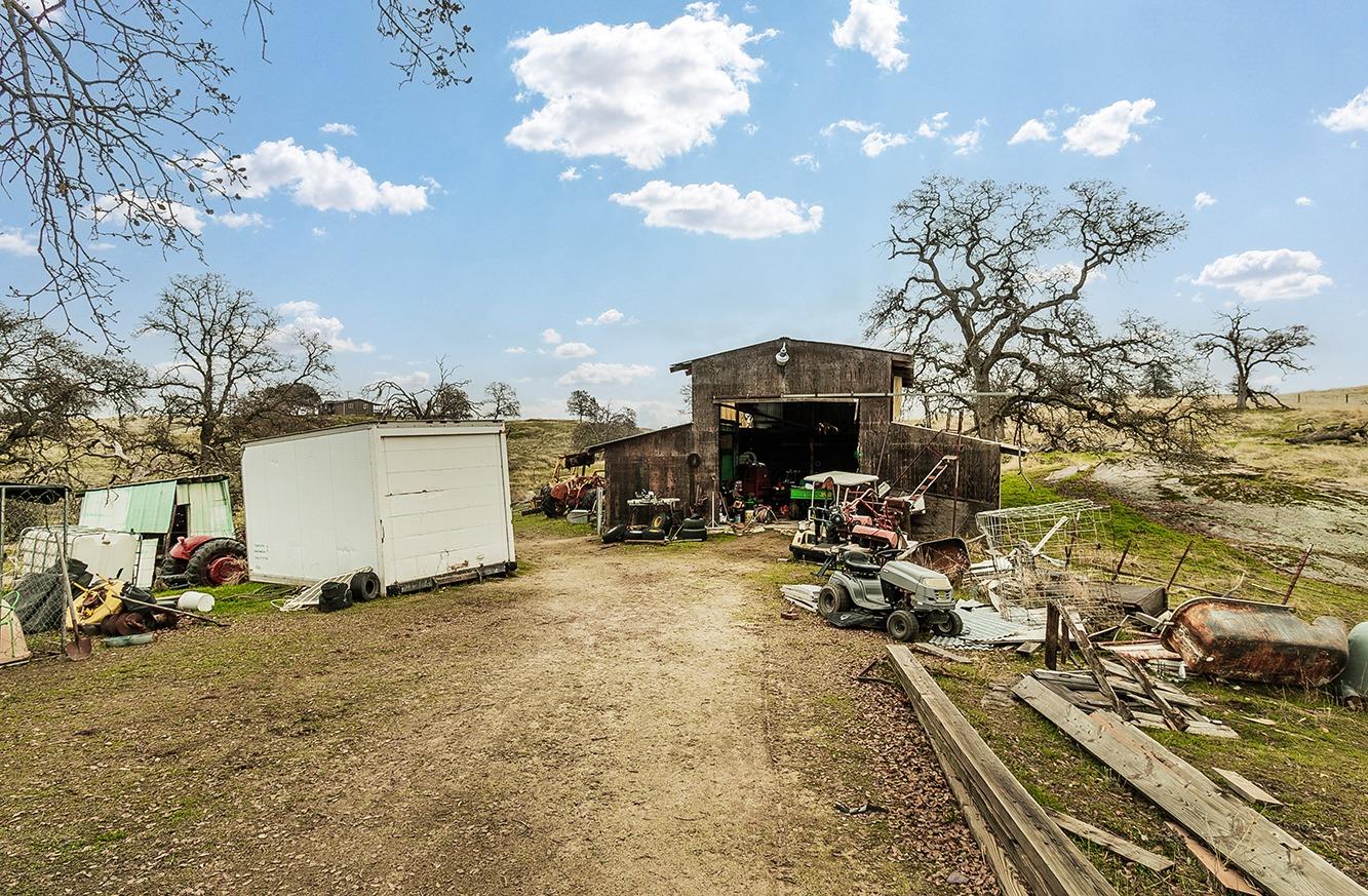 40696 Oakwood Rd, Madera, CA 93636