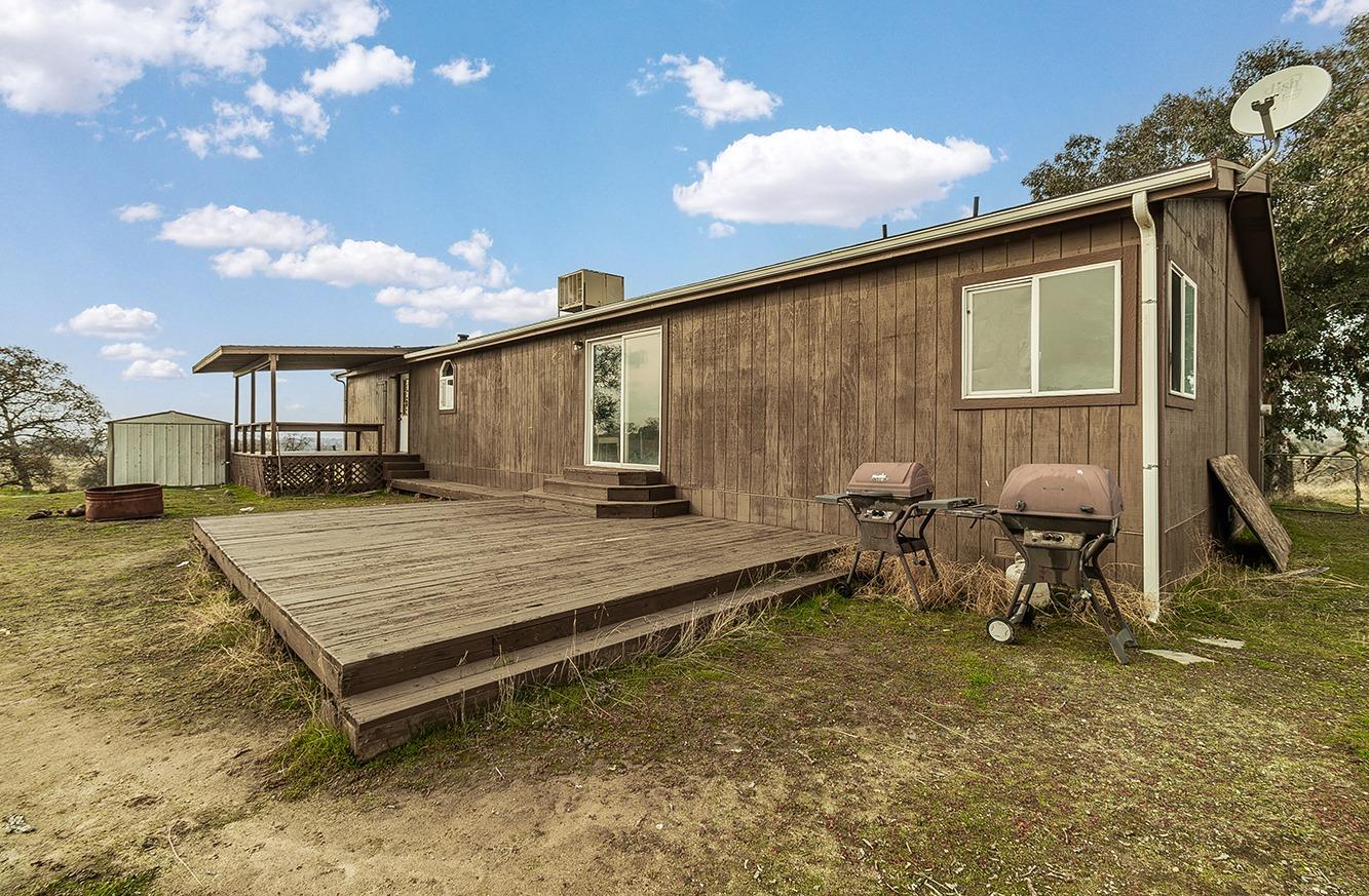 40696 Oakwood Rd, Madera, CA 93636