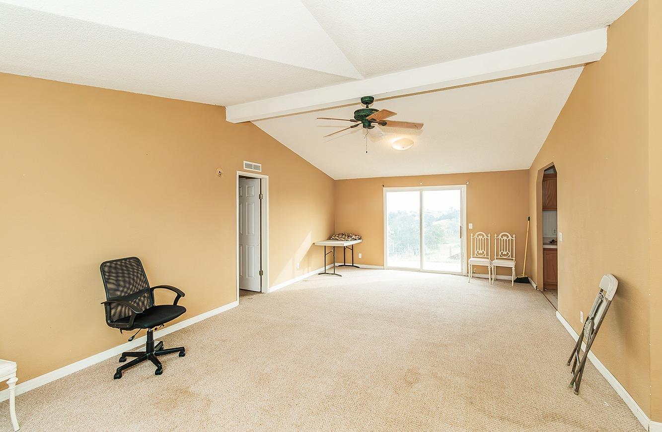 40696 Oakwood Rd, Madera, CA 93636