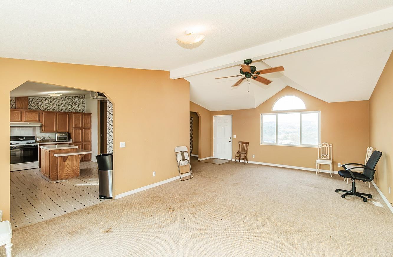 40696 Oakwood Rd, Madera, CA 93636