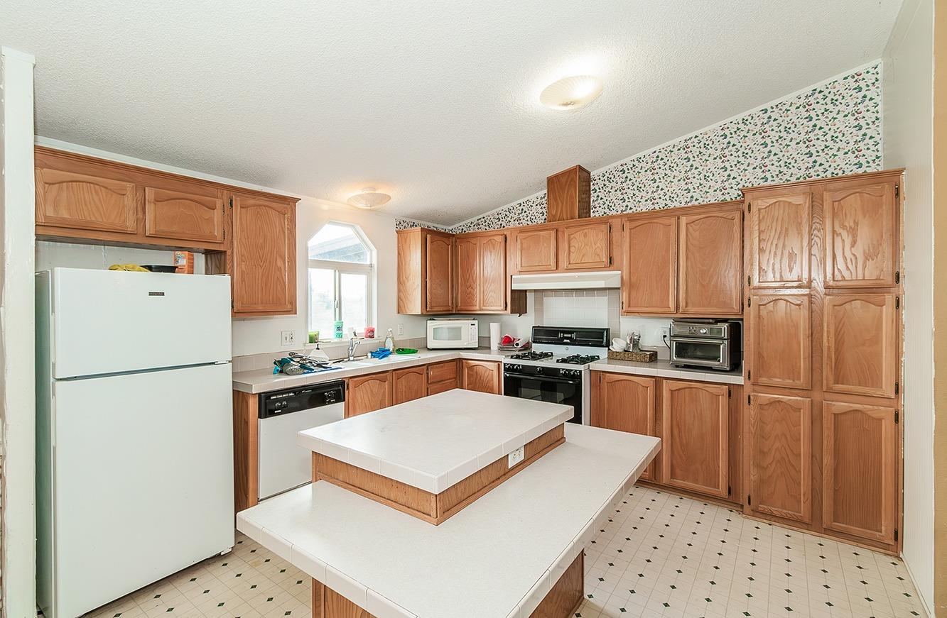 40696 Oakwood Rd, Madera, CA 93636