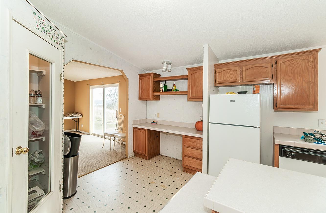 40696 Oakwood Rd, Madera, CA 93636