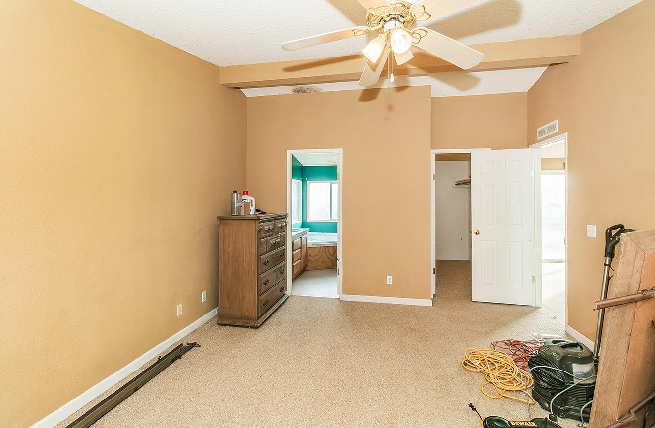 40696 Oakwood Rd, Madera, CA 93636