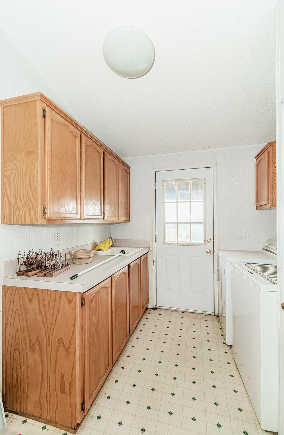 40696 Oakwood Rd, Madera, CA 93636