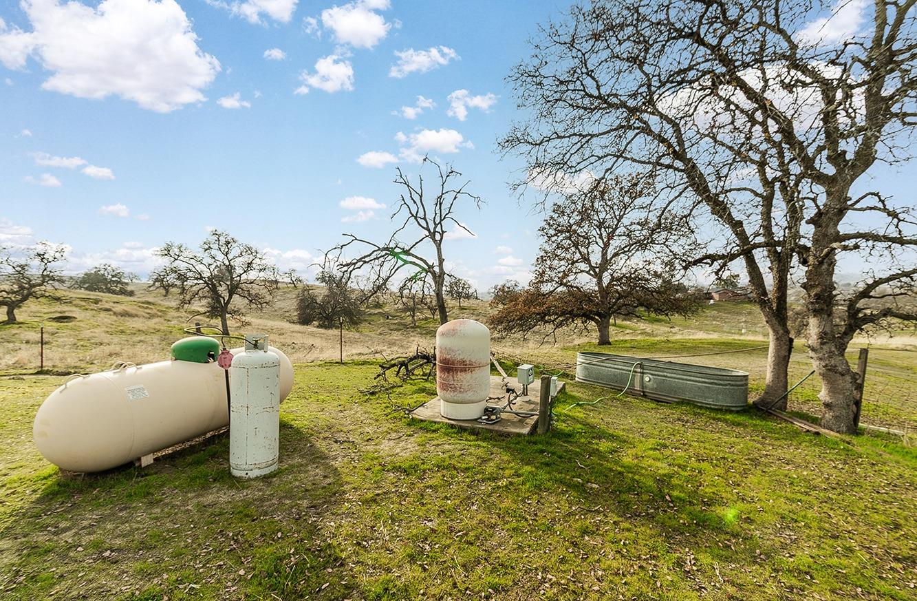 40696 Oakwood Rd, Madera, CA 93636