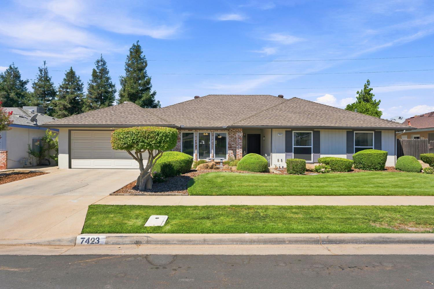 7423 N 4Th St, Fresno, CA 93720